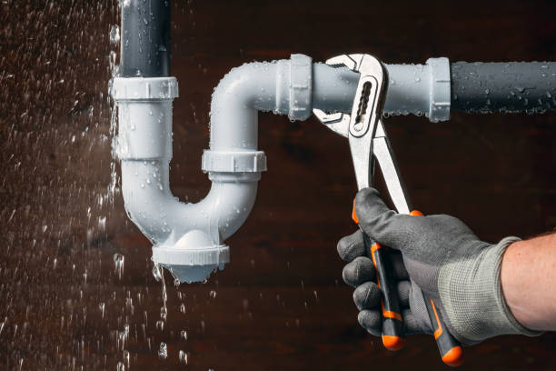 Professional Plumbing technician working in Berryville, TX